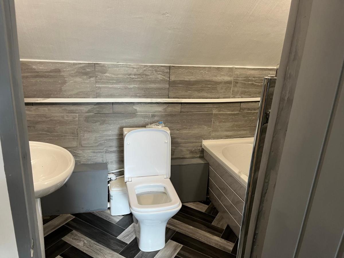 Budget Double En-Suite Bedroom シェフィールド エクステリア 写真