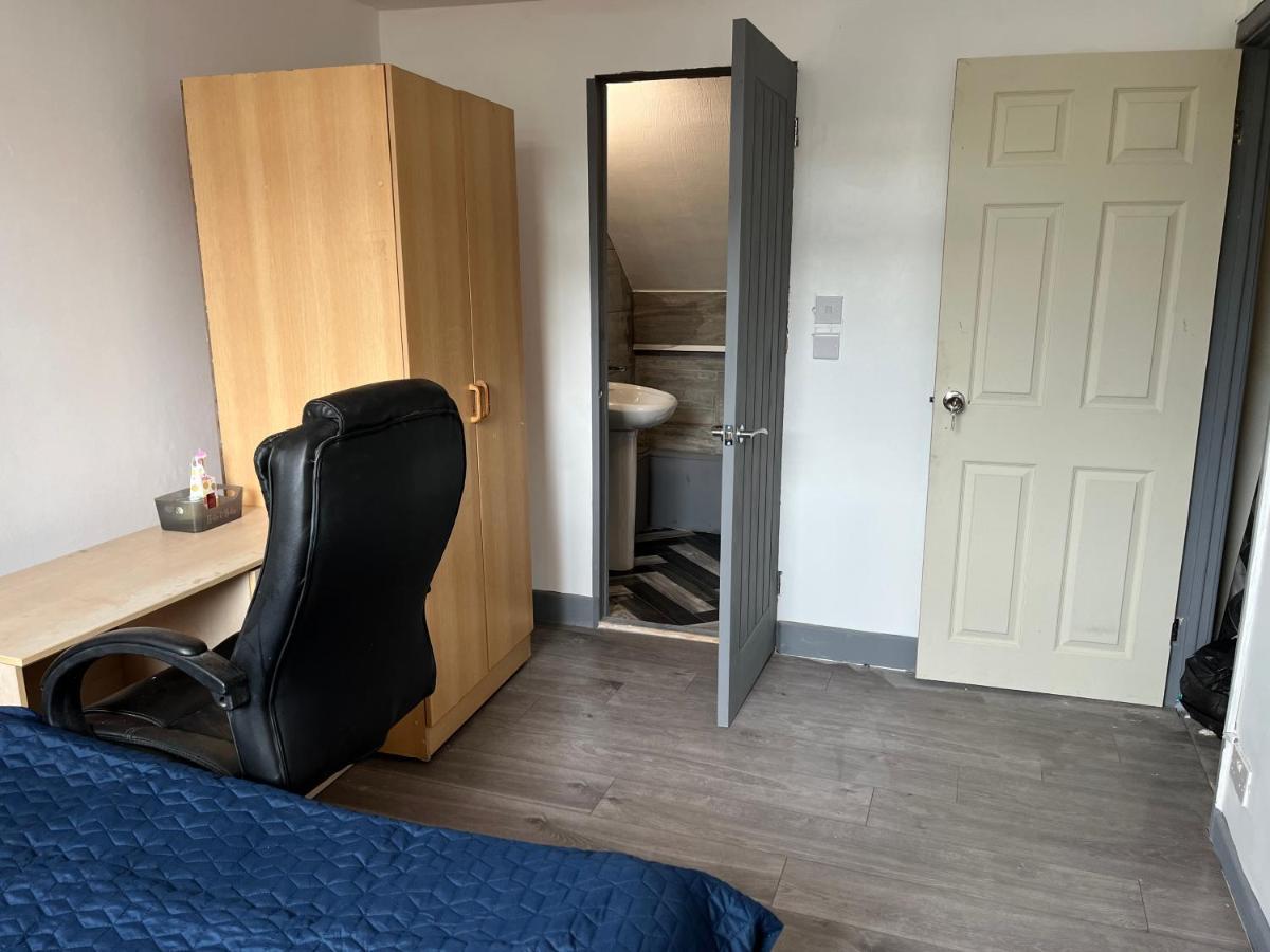 Budget Double En-Suite Bedroom シェフィールド エクステリア 写真