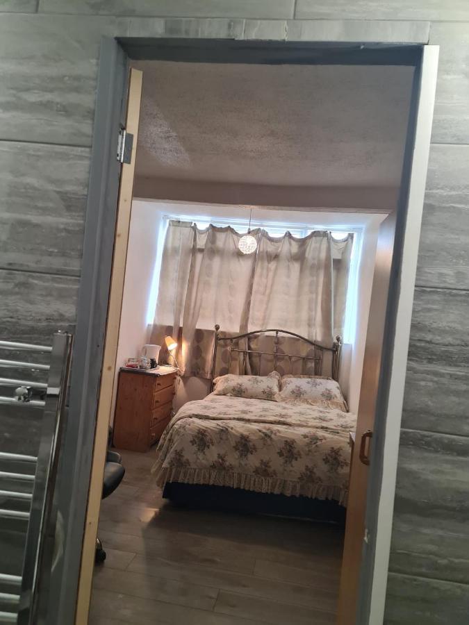 Budget Double En-Suite Bedroom シェフィールド エクステリア 写真